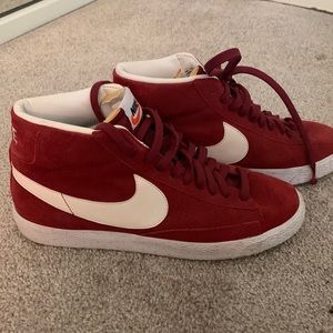 Nike Blazer Mid '77 Suede Sneaker. Size 9